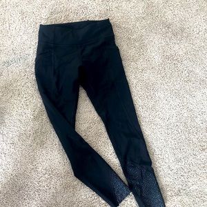 Lululemon tech leggings (with pockets)